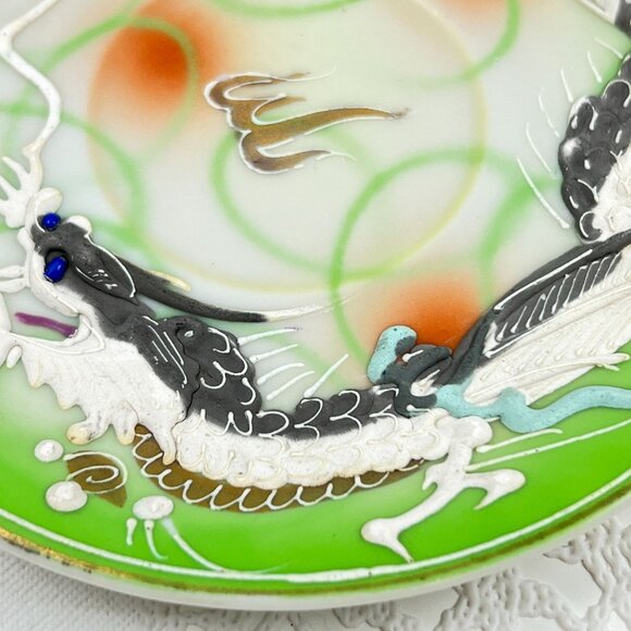 Japanese Dragonware Tea Cup & Saucer Raised Moriage Design Green Geisha Girl - Picture 9 of 10